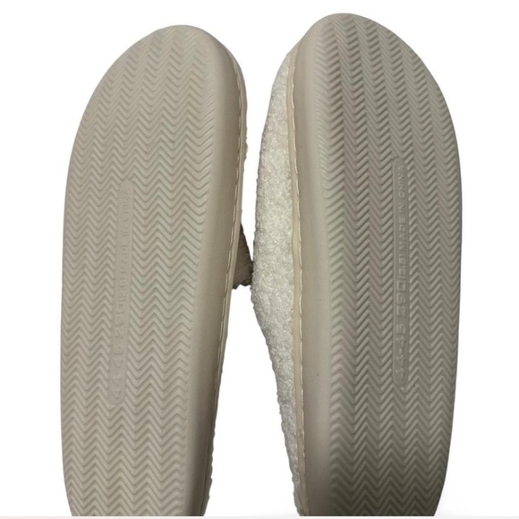 “MAMA” White Fuzzy Slippers – Pink Letter Sherpa Slides - Picture 2 of 3